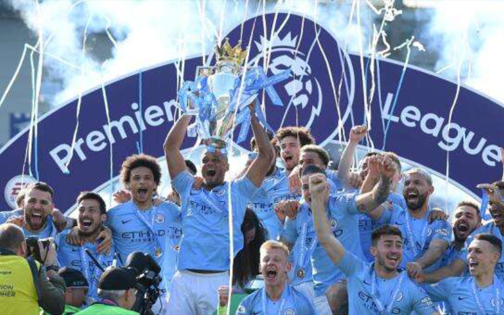 陷入财务困 陷入财务困